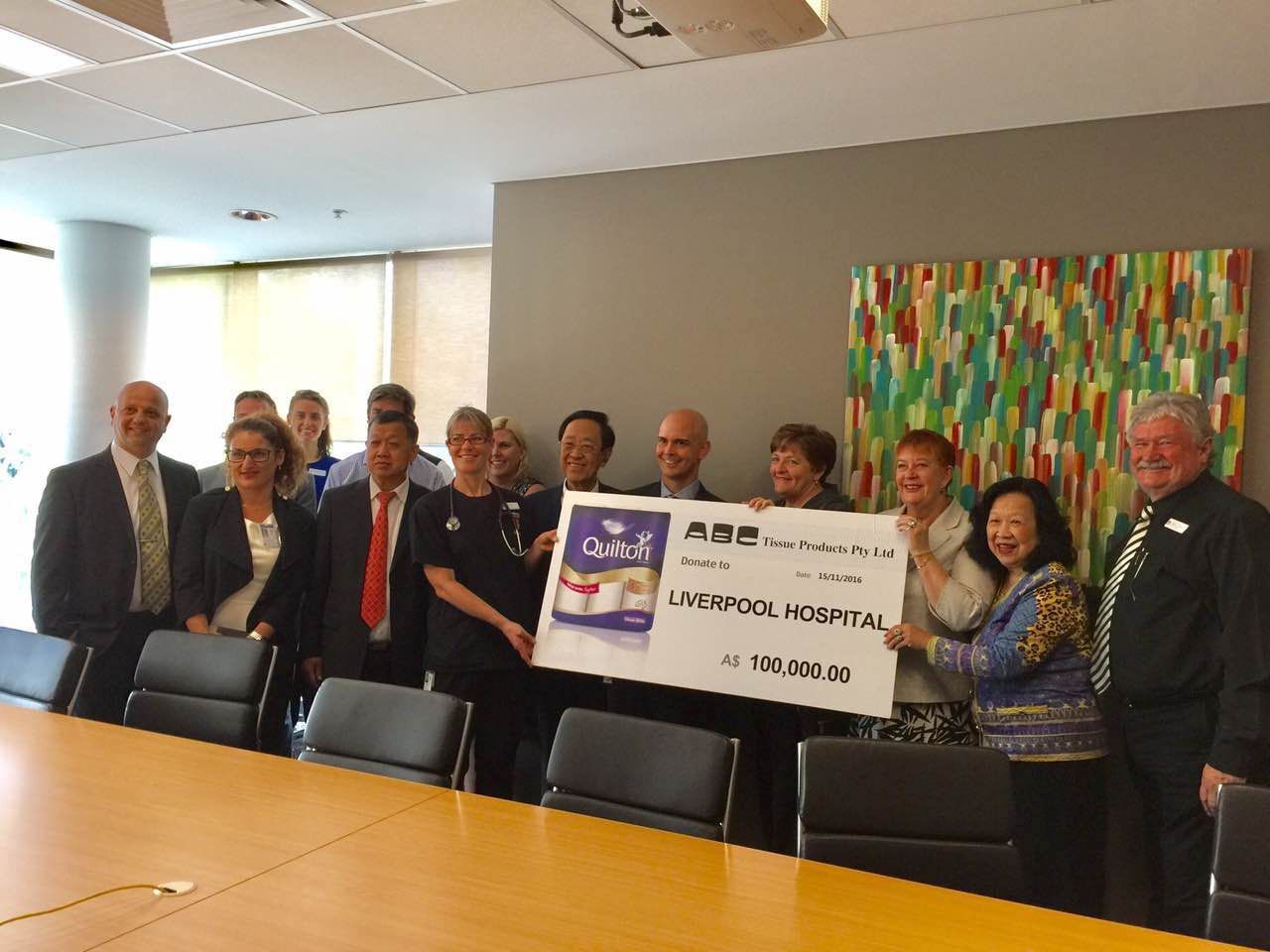 1 3 澳大利亚华裔企业家慈善家魏基成夫妇向悉尼Liverpool医院捐赠10万澳币