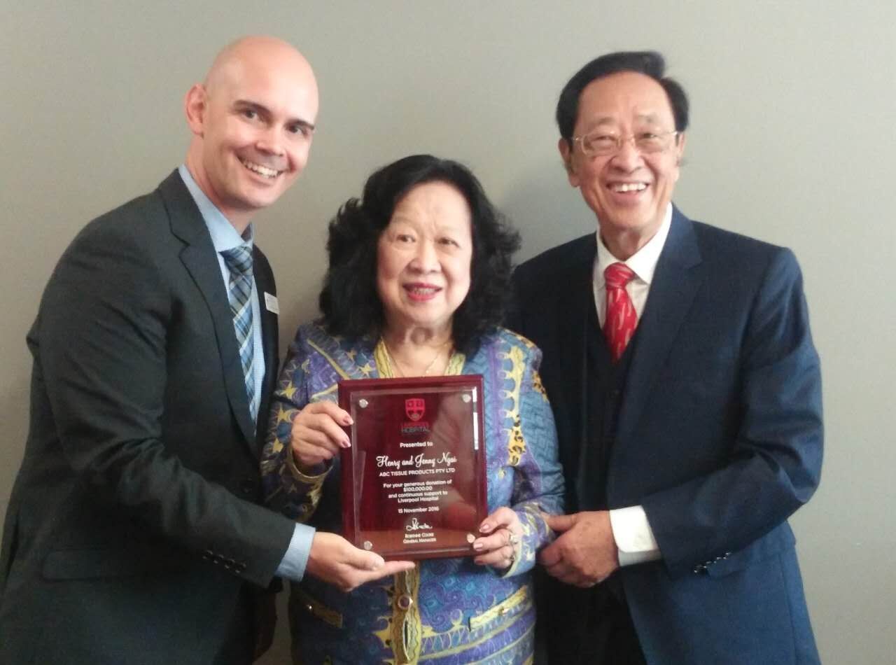 2 3 澳大利亚华裔企业家慈善家魏基成夫妇向悉尼Liverpool医院捐赠10万澳币
