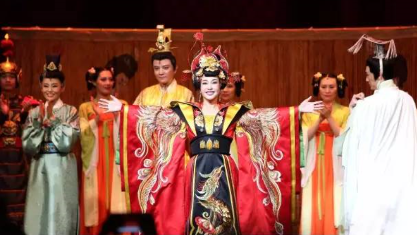 liu2 风摩全球的舞台剧《武则天》传奇女皇刘晓庆澳洲巡演即将开始