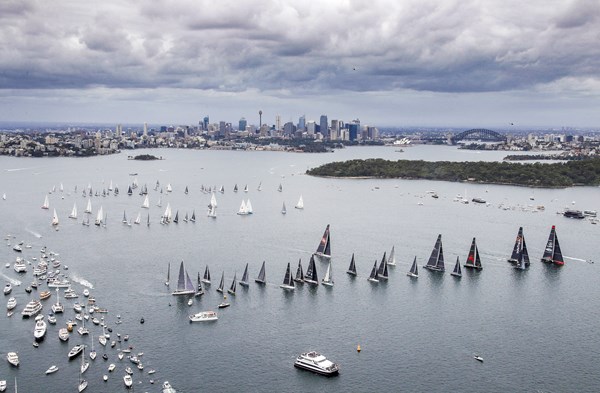 2017 rolex sydney hobart yacht race start credit rolex carlo borlenghi DeRUCCI慕思号乘风破浪 百帆竞先  悉尼霍巴特帆船赛