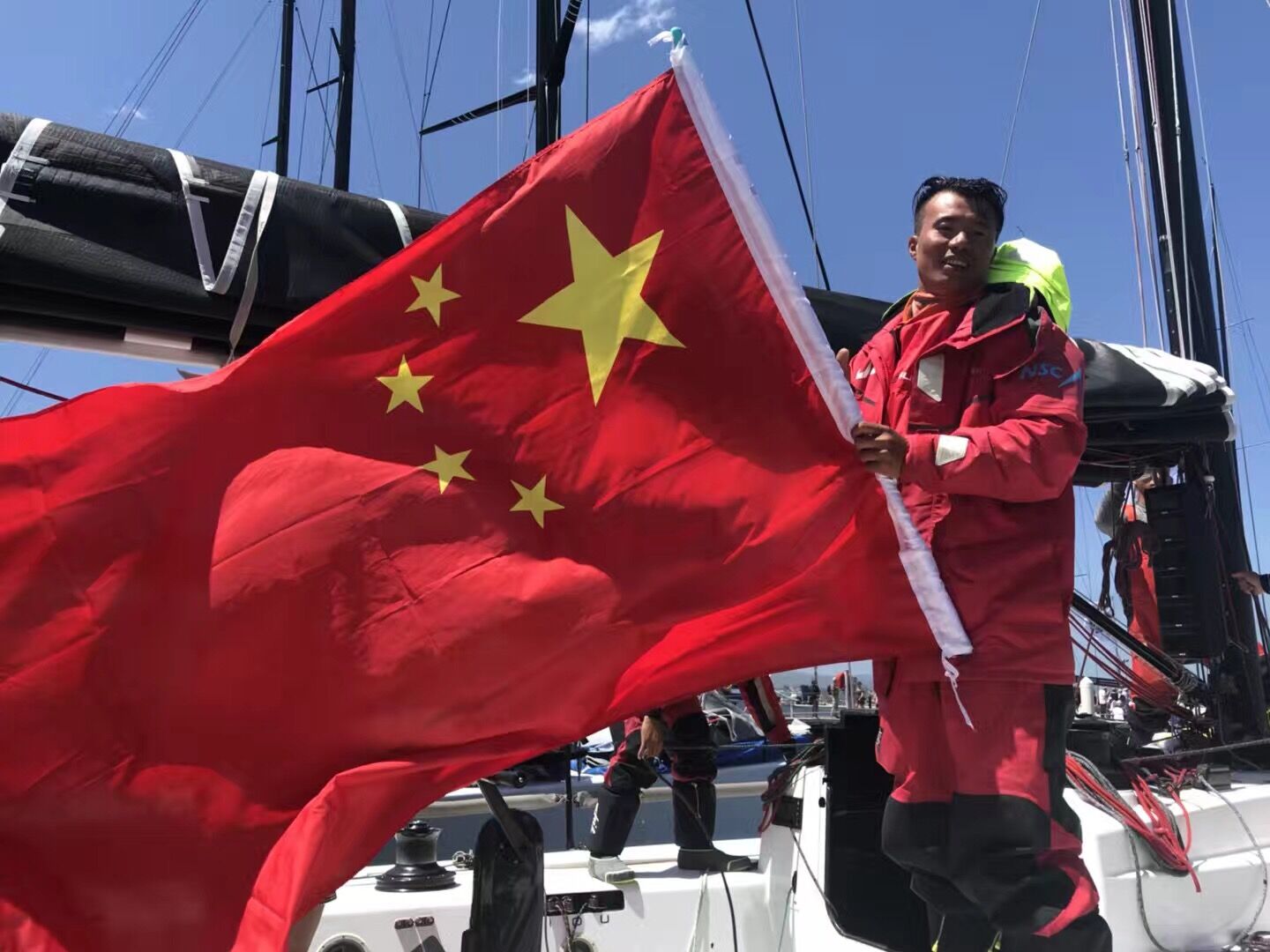 4 1 DeRUCCI慕思号创造中国船队悉尼霍巴特帆船赛冲线新记录，诺莱仕帆船队取得历史性突破