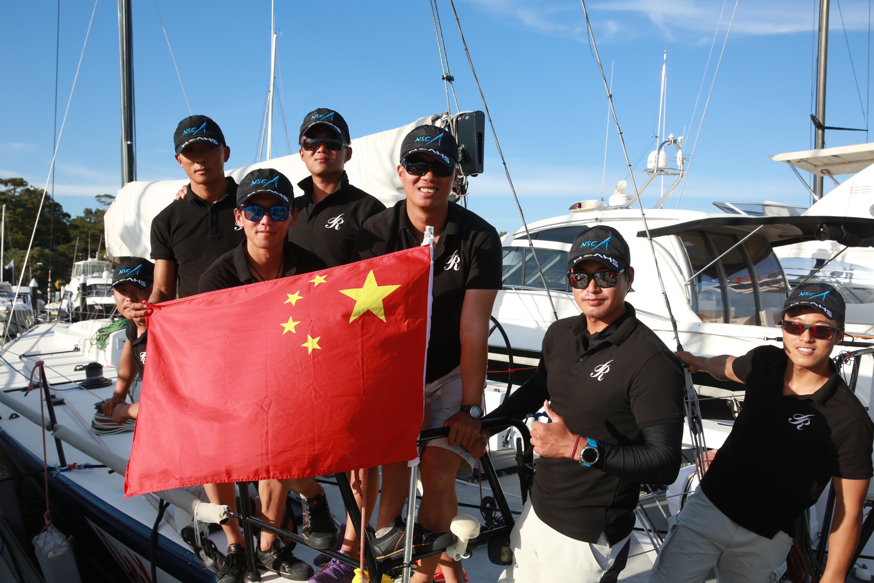 ERIC5520 DeRUCCI慕思号迎战12月26日悉尼霍巴特帆船赛 为来自中国的诺莱仕帆船队加油助威