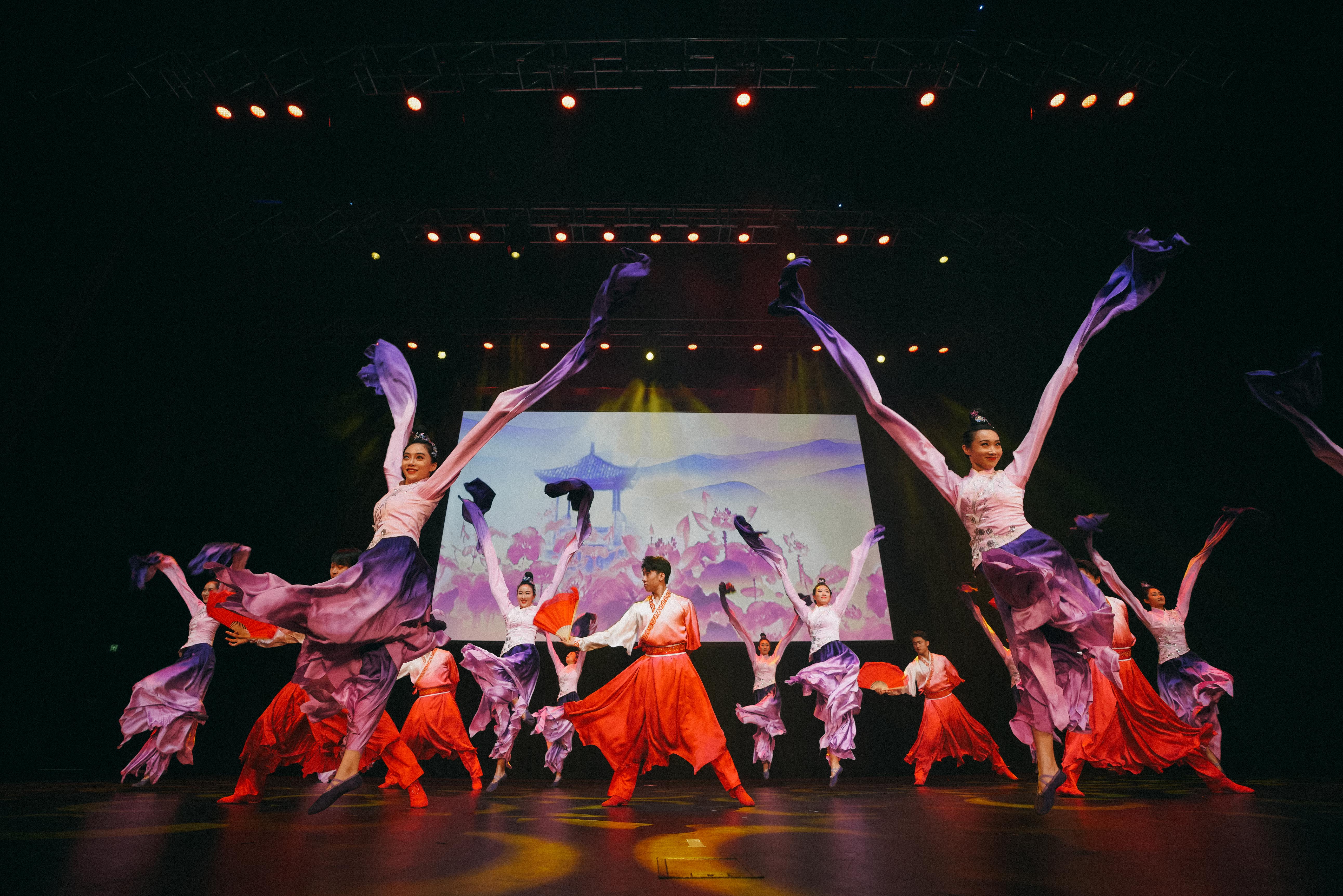 精彩的舞蹈演出展现了中国博大精深的传统文化 欢歌迎新春， “四海同春”大型歌舞音乐会在悉尼圆满举办